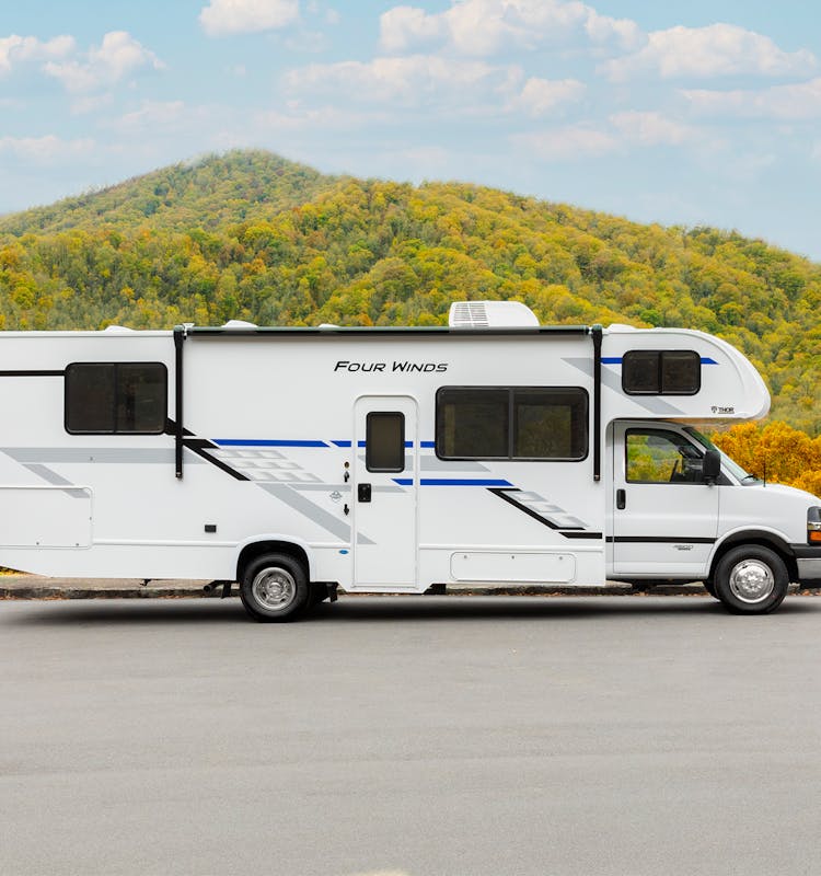 2026 Four Winds 28G Standard Graphics Overlook